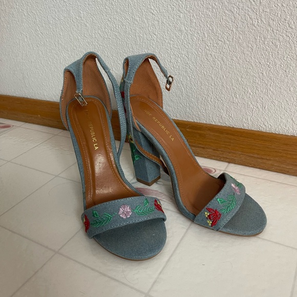 Heels - Picture 2 of 6